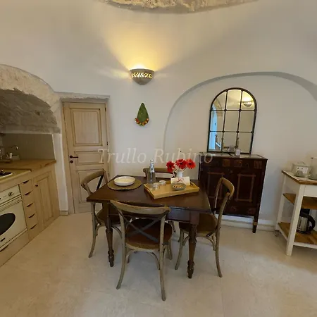 Trullo Rubino 아파트 *